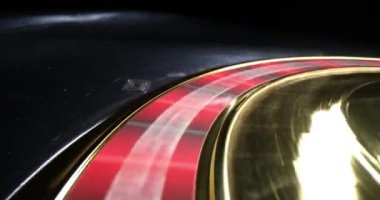 İyi şanslar ve hareket halindeki rulet çarkına yakın çekim. Kumarhane oyunu