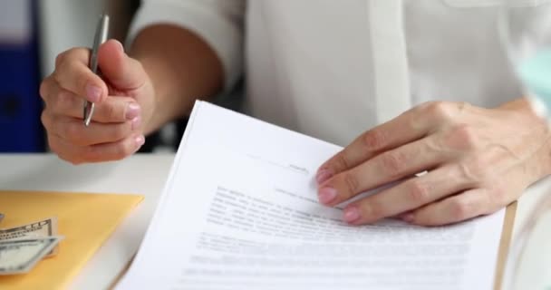 Businesswoman Signing Document Holding Pen Puts Signature Legal Document Seo — Stock Video