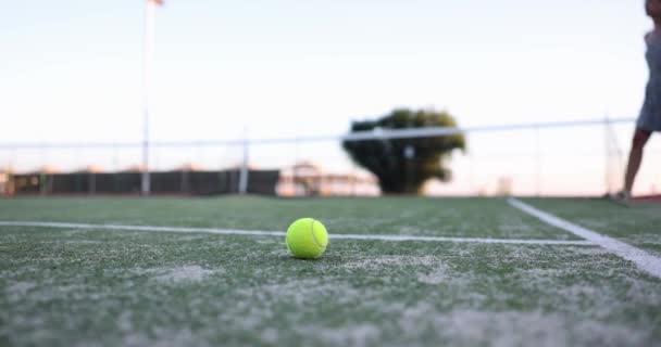 Serrer Main Entre Deux Personnes Sur Terrain Tennis Match Sportif — Video