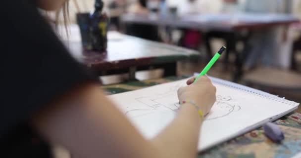 Umělecká Třída Škole Student Umění Kreslí Studiu Kreslení Třídě — Stock video