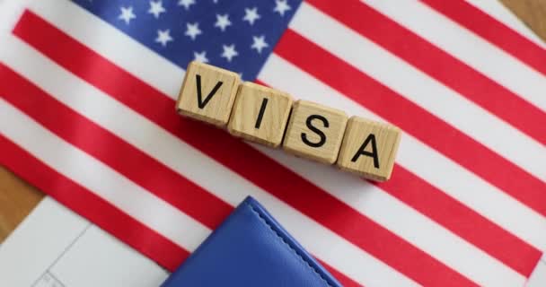 Bandera Americana Encuentra Los Documentos Solicitud Visa Primer Plano Ayuda — Vídeos de Stock