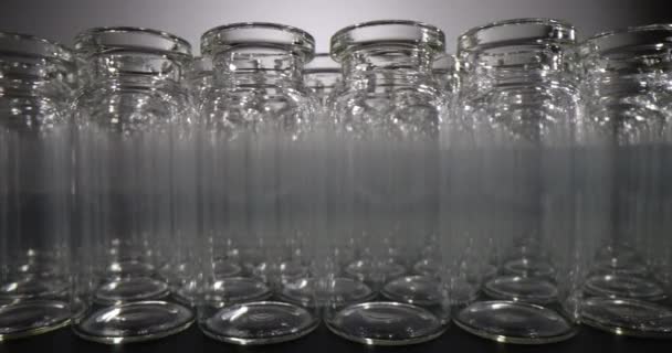 液状疫苗样品玻璃瓶概念 医疗及化验用专业玻璃器皿 — 图库视频影像