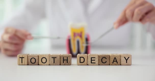 Tandarts Woord Cariës Tandheelkundige Behandeling Tandcariës Veroorzaakt Symptomen Diagnose Behandeling — Stockvideo