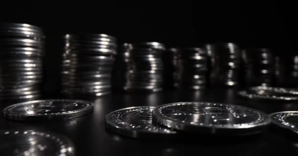 Κέρματα Στοίβα Μαύρο Φόντο Οικονομική Επένδυση Σκιώδης Οικονομία — Αρχείο Βίντεο