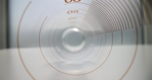 Tubo Teste Grande Volume Com Marcas Detalhadas Números Vermelhos Vista — Vídeo de Stock