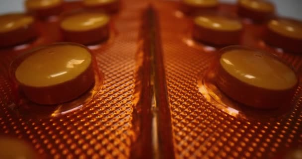 Weiße Runde Tabletten Orangefarbener Blase Medikamentenkonzept — Stockvideo