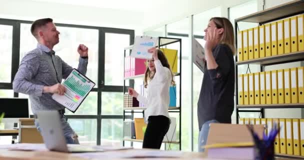 Glückliches Geschäftsteam Das Gemeinsam Erfolg Feiert Und Spaß Hat Gruppe — Stockvideo