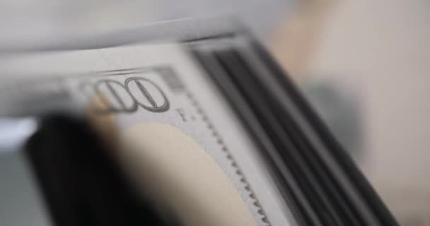 电子货币柜台以100美元的面额计算美国钞票 财政利润和银行服务 — 图库视频影像