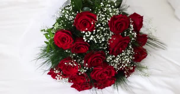 Rosas Rojas Gypsophila Cama — Vídeos de Stock