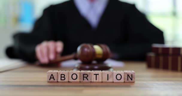 Aborto Palavra Juiz Com Martelo Sala Audiências Proibição Aborto — Vídeo de Stock