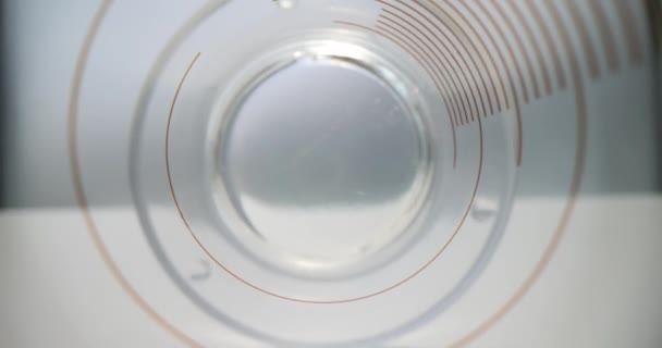 化学ガラス装置のための試験管は中空です 実験のための試験管 — ストック動画
