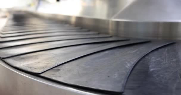 Empty Baggage Belt Conveyors Moving Airport Terminals Comfortable Mechanical Equipment — Stock Video