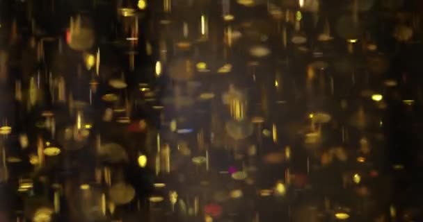 輝く金粒子の抽象的な背景 ゴールドダストとグリッターの粒子が空中で飛ぶ — ストック動画