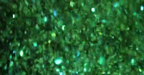 Las Partículas Verdes Brillantes Vuelan Desde Abajo Sobre Fondo Negro — Vídeo de stock