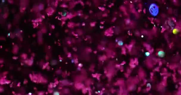 Las Partículas Brillantes Del Cubo Rosado Vuelan Desde Abajo Sobre — Vídeos de Stock