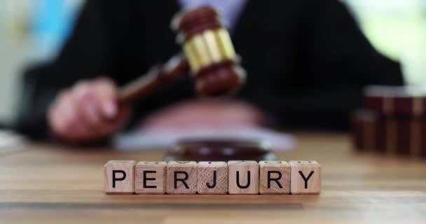 Word Perjury Judge Banging His Gavel Court Table Law Judgment — Stock Video