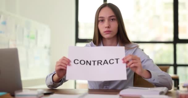 Manos Mujer Negocios Prácticas Que Poseen Documento Contrato Para Empleo — Vídeos de Stock