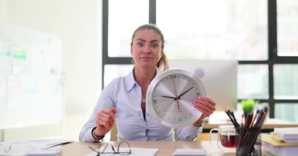 Woman Pointing Index Finger Clock Sitting Working Desk Business Career — Stock Video