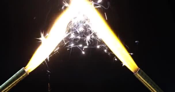 烟火在迪瓦利爆炸 烟火在地亚的火光中闪烁着生动的光芒 烟花的奉献 — 图库视频影像
