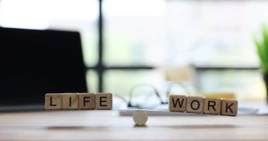İş ve hayatı dengelemek ve geleceği planlamak. Kariyer ve özel hayat arasındaki seçim kavramı