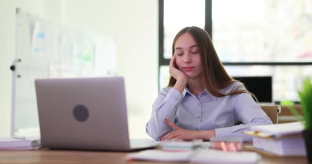 Cansada Empleada Oficina Frustrada Sintiéndose Estresada Cansada Trabajo Exceso Trabajo — Vídeos de Stock