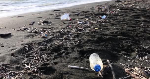 Піщаний Забруднений Пляж Приморському Курорті Концепція Екологічних Проблем Сміття Морі — стокове відео