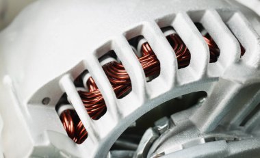 Elektrik motor dengeleyicisi, sarma bobini, tamir aşamasındaki elektrik indüksiyon motoru, armatür ayrıntı. Sabitleme, onarım, değiştirme, detay kavramı
