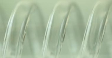 Laboratuvarda spiral boş cam tüp. Laboratuvar cam ekipmanları
