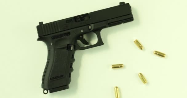 Pistola Negra Con Concepto Balas Precauciones Seguridad Manejo Armas — Vídeos de Stock
