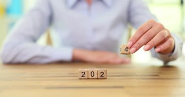 Yeni 2024 yöneticisi 4 numarayı ekliyor. Yeni yılın başlangıcı ve gelecek için planlama