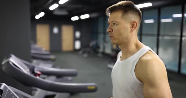 Atleta Ativo Fazendo Treinamento Cardio Intenso Para Queimar Calorias Retrato — Vídeo de Stock