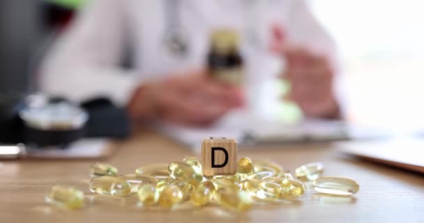 Tafel Liggen Gele Capsules Vitamine Close Concept Ziektepreventie Versterking Van — Stockvideo