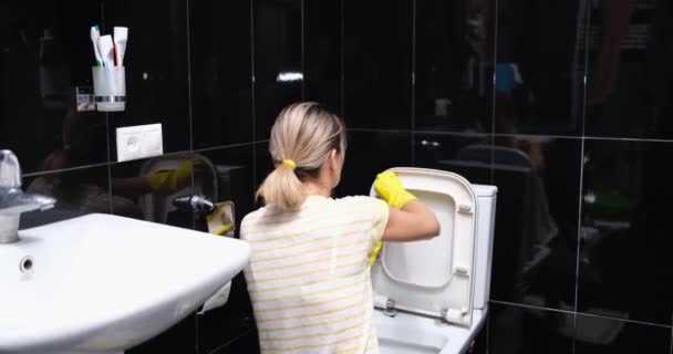 Woman Yellow Rubber Gloves Cleans Toilet Toilet Cleaning Plumbing Cleaning — Video