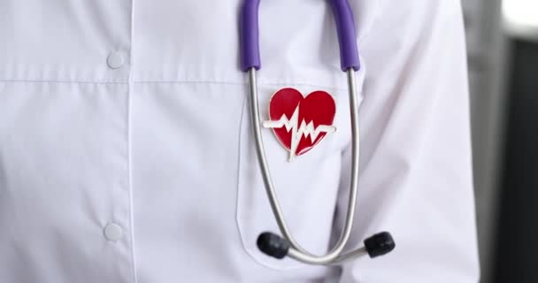 Icône Avec Coeur Avec Cardiogramme Stéthoscope Sur Manteau Médical Blanc — Video