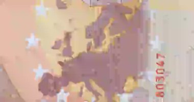 Tüm dünyadan farklı para birimleri. Stüdyoda çeşitli duvar kağıtları var. Ülkelerde alım için nakit tasarrufları zaman aşımına uğradı