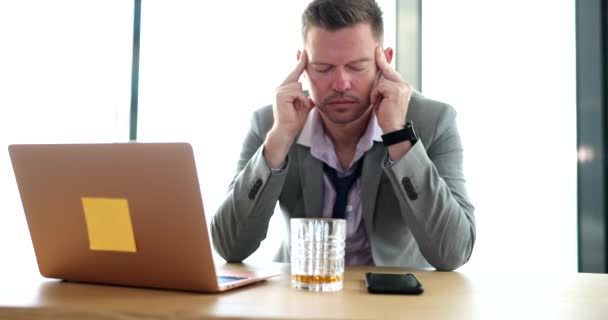 Young Man Has Hangover Office Headache Close Business Collapse Stress — ストック動画