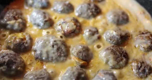 Meatballs Prepared Yellow Sauce Close Slowmotion Turkish Cuisine Healthy Food — Vídeos de Stock