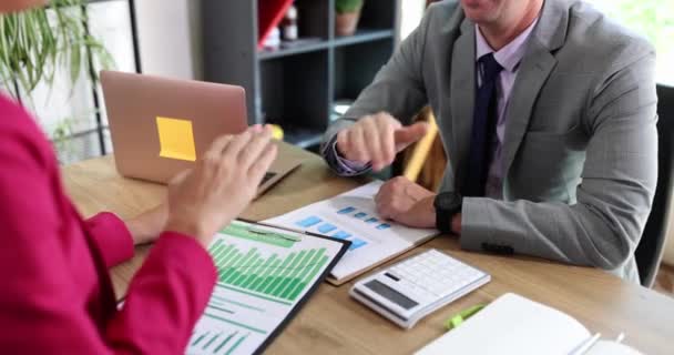 Colleagues Office Table Play Rock Paper Scissors Solving Company Problems — Vídeos de Stock