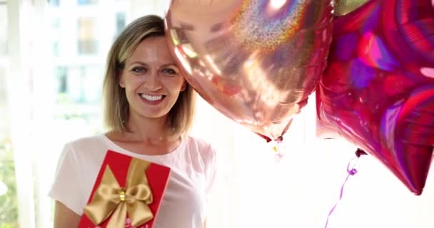 Happy Woman Gift Balloons Her Hands Close Slowmotion Congratulations Holiday — Vídeos de Stock