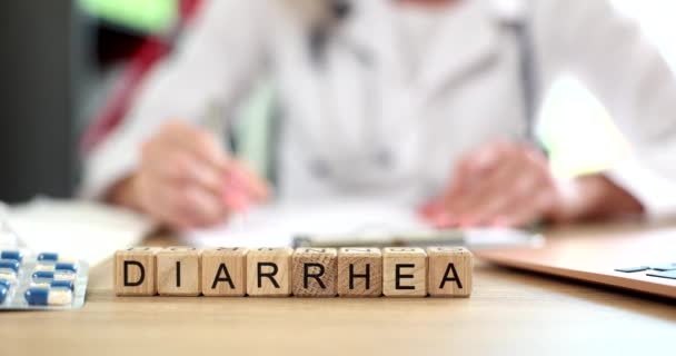Médico Escribe Diagnóstico Diarrea Paciente Disbacteriosis Trastornos Neurogénicos Procesos Infecciosos — Vídeo de stock