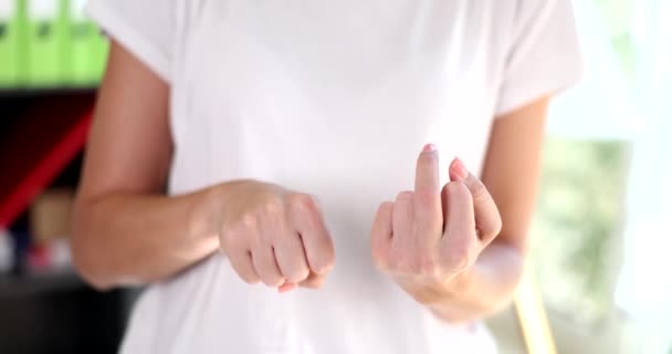 Female Hand Showing Middle Finger Gesture Meaning Western Cultures Fuck — Stok video