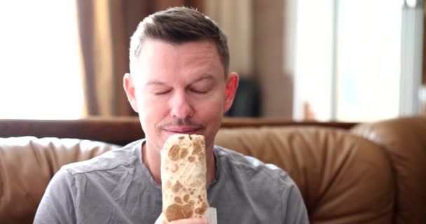 Portrait Man Having Fun Eating Delicious Shawarma Fast Food Street — Stock Video