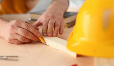 Silah alt yapı planı yapma kağıt closeup ölçekli. El ile iş DIY ilham iyileştirme iş düzeltme Dükkanı grafik sanayi başlangıç işyeri fikir tasarımcı kariyer endüstriyel eğitim