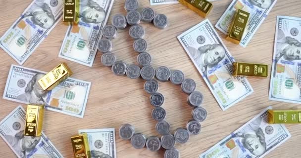 Stapels Dollarteken Munten Bankbiljetten Met Goudstaven Winstgevende Financiële Beleggingen Gouddeposito — Stockvideo