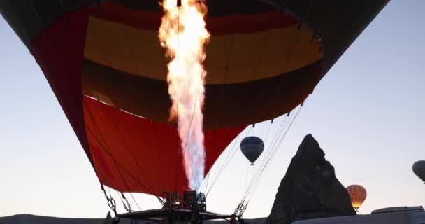 Movements Strong Flame Rising Inflating Balloon Preparing Hot Air Balloon — Video Stock