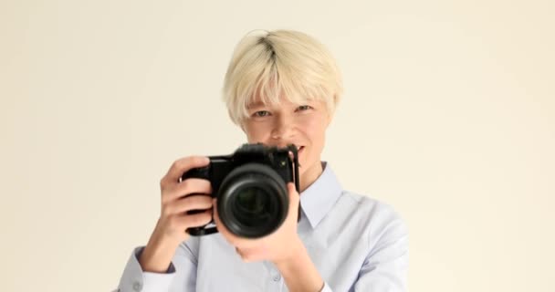 Woman Photographer Taking Pictures Professional Camera White Background Portrait Movie — Stock Video