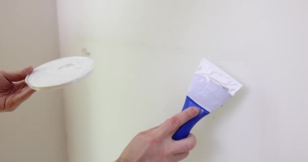 Réparateur Fermant Les Trous Dans Mur Avec Mastic Spatule Gros — Video