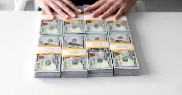Vrouwelijke Handen Duwen Pakjes Dollars Close Concept Kopen Voor Geld — Stockvideo