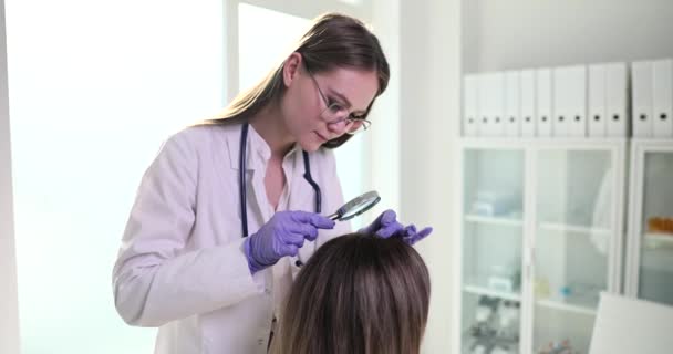 Woman Trichologist Magnifying Glass Looks Patients Hair Close Seborrhea Treatment — Stock Video