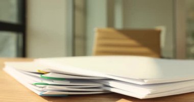 Renkli ataç, zaman ayarlı kağıt yığını, belge dolaşımı düzeni, dikey kağıt atacı